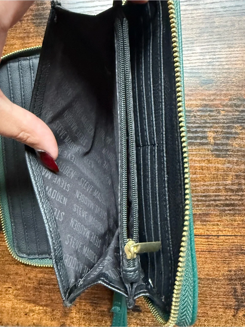 Steve Madden compact zip
